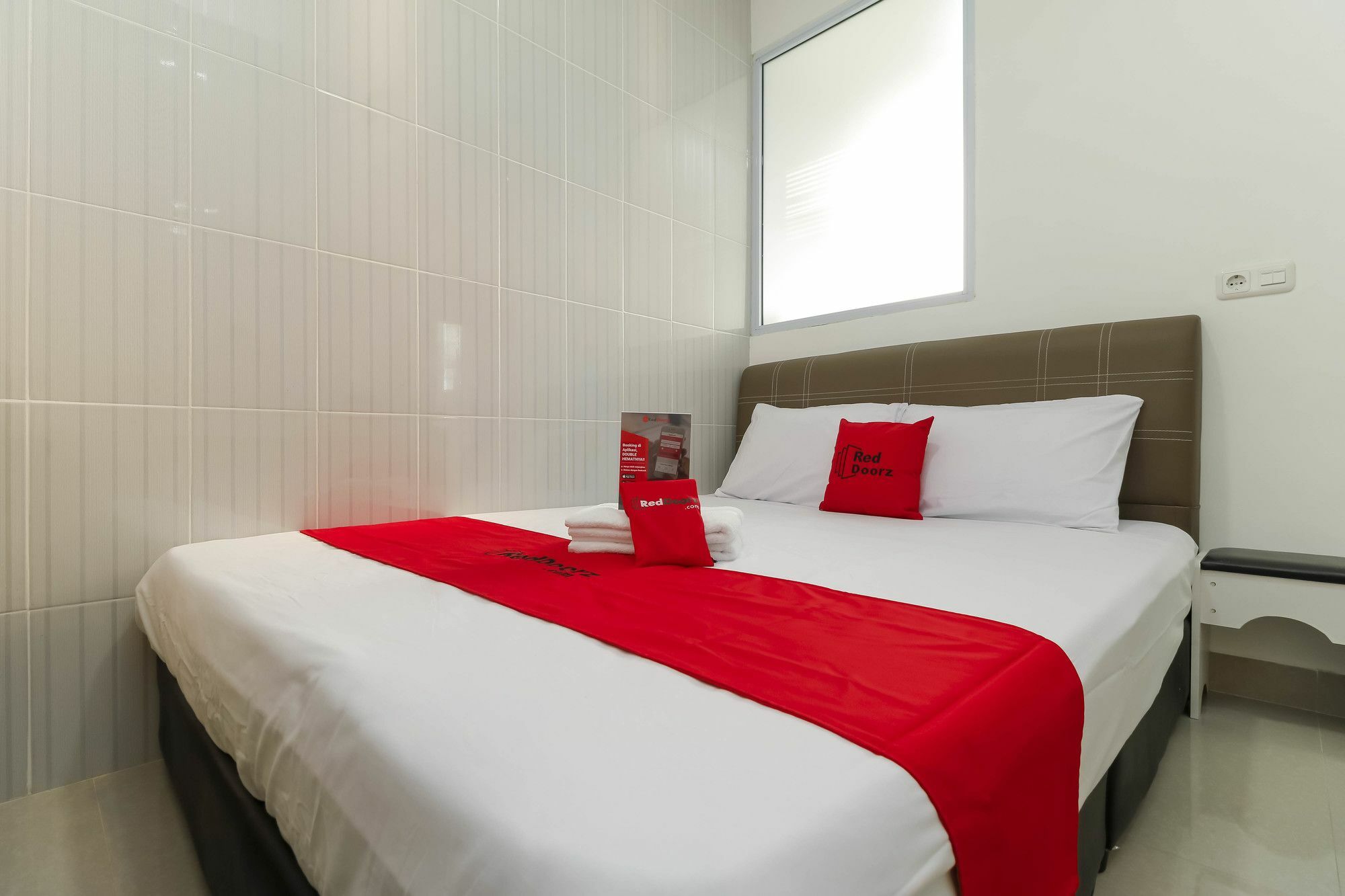 Hotel Reddoorz Near Nagoya Hill à Batam Extérieur photo