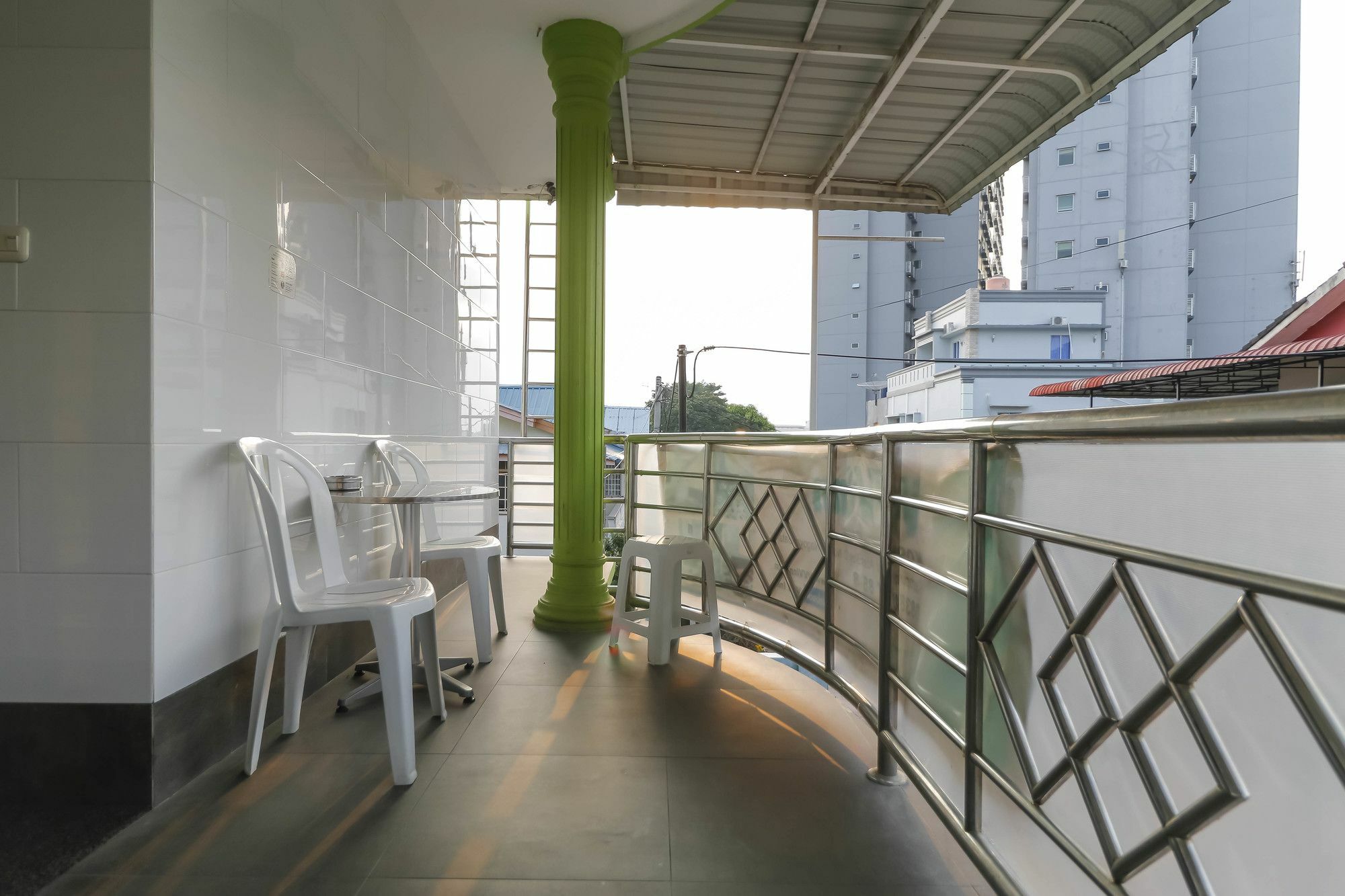 Hotel Reddoorz Near Nagoya Hill à Batam Extérieur photo