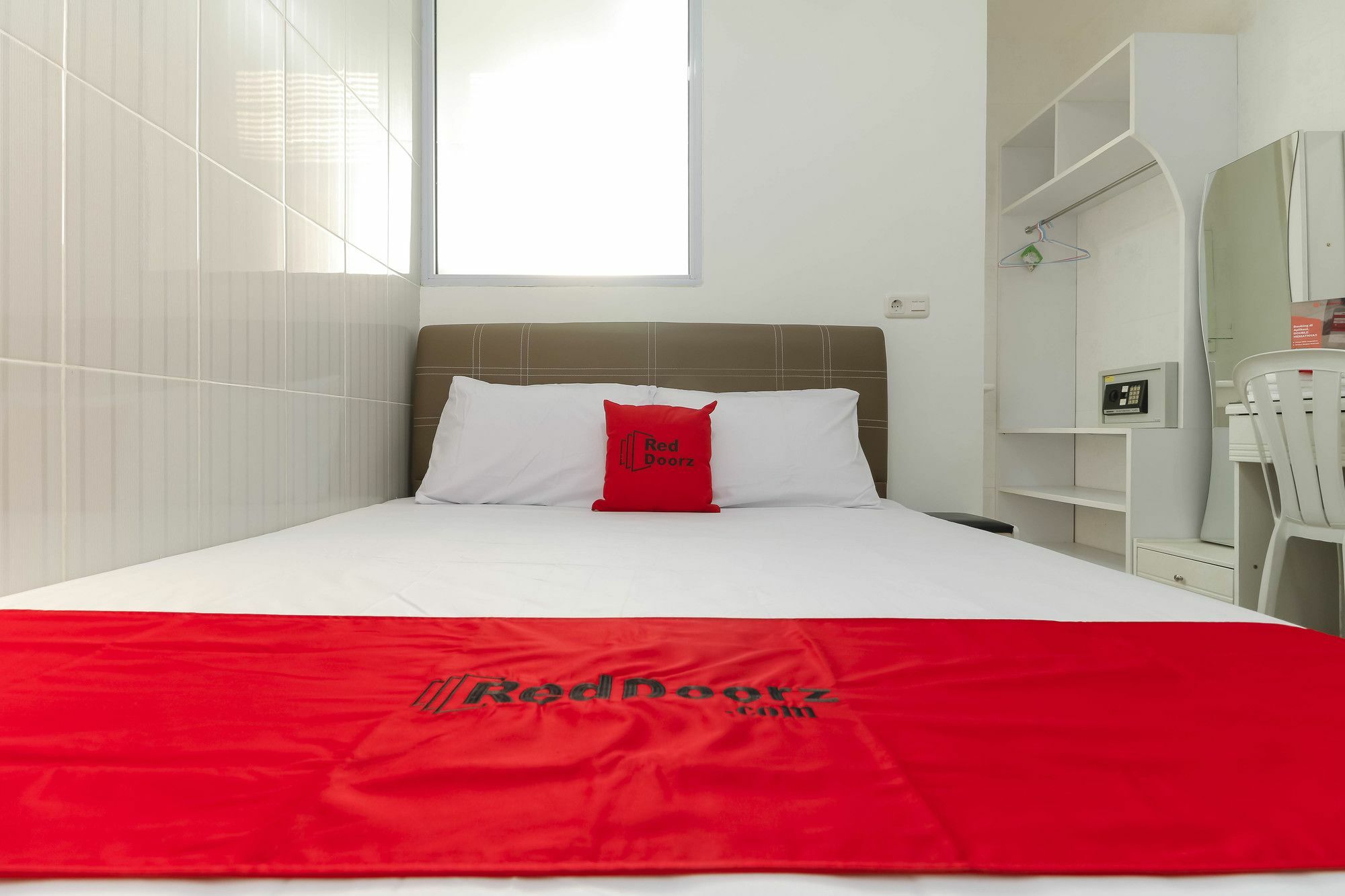 Hotel Reddoorz Near Nagoya Hill à Batam Extérieur photo