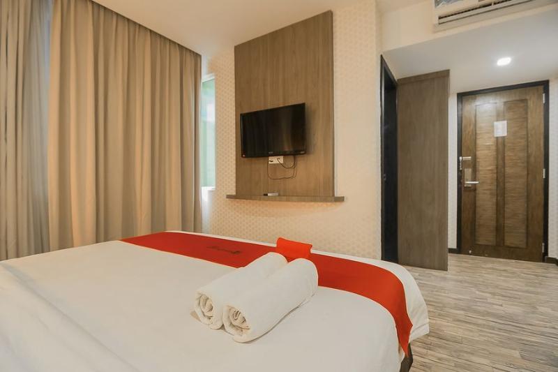 Hotel Reddoorz Near Nagoya Hill à Batam Extérieur photo